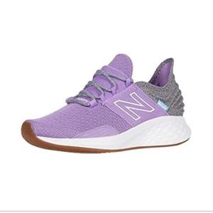 New Balance Women's Fresh Foam Roav V1 Sneaker - 7.5 Wide